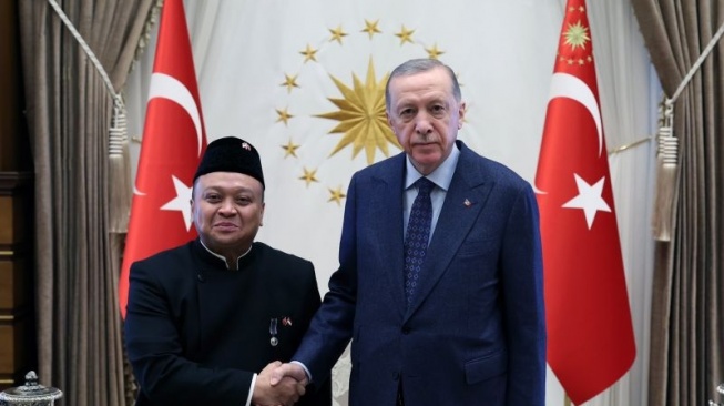 Duta Besar RI untuk Turki Achmad Rizal Purnama (kiri) bertemu Presiden Turki Recep Tayyip Erdogan (kanan) di Ankara, Rabu (17/1/2024) [ANTARA/HO-KBRI Ankara].