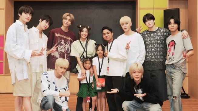 Joget Bareng NCT 127, Reaksi Thania Onsu Anak Sarwendah Disorot: Kok Malah Takut?