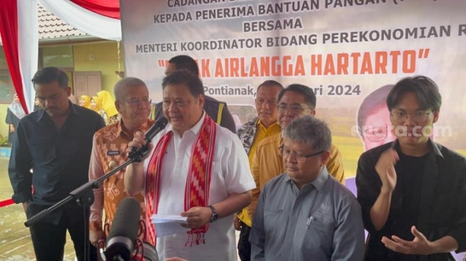 Airlangga Hartarto Bantah Dugaan Bansos Bermuatan Politis: Itu Program Pemerintah, Tak Bisa Disetop Karena Pemilu