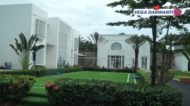 Potret Rumah Mewah Ustaz Solmed (YouTube/Vega Darwanti TV)