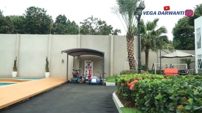 Potret Rumah Mewah Ustaz Solmed (YouTube/Vega Darwanti TV)