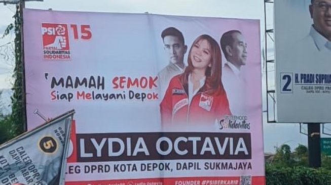 Publik merasa geli melihat slogan Mamah Semok yang diciptakan Caleg DPRD Depok dari PSI Lydia Octavia. [tangkap layar]