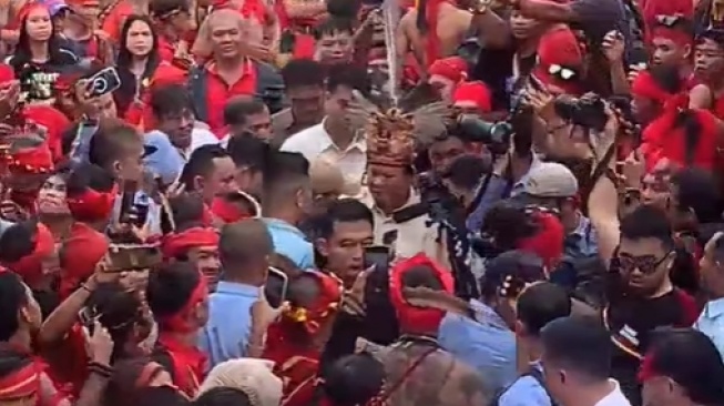 Prabowo Subianto disambut Pasukan Merah  (Instagram)