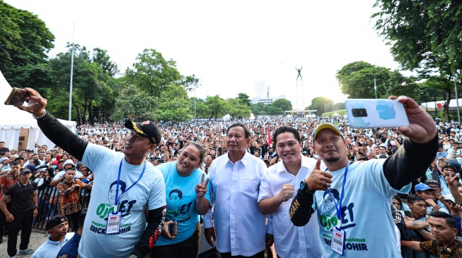 Ojol Perempuan Semangati Prabowo: Bapak Hebat, Bapak sangat Kuat!