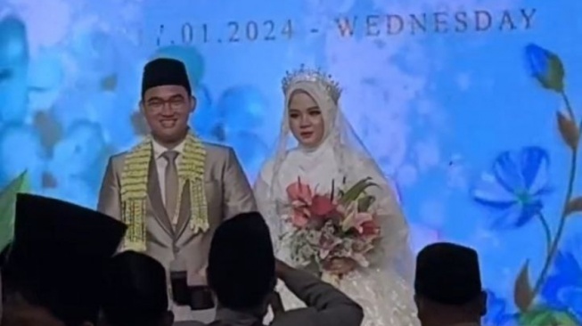 Nikah di Usia 18 Tahun, Ning Chasna Cerita Awal Bertemu Gus Sunny: Pas Itu Gak Ada Perasaan