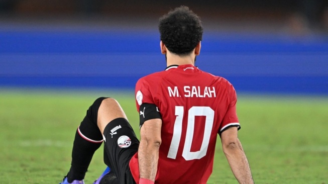 Reaksi penyerang Mesir Mohamed Salah setelah mengalami cedera saat menghadapi Ghana di penyisihan Grup B Piala Afrika (CAN) 2024 di Stadion Felix Houphouet-Boigny di Abidjan pada 18 Januari 2024.Issouf SANOGO / AFP