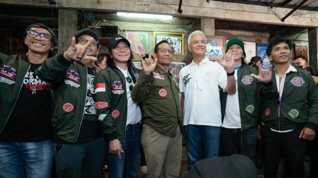 Ganjar Sebut Dukungan Slank Jadi Tambahan Energi, Mahfud Senang Disuguhi Makanan Bunda Iffet