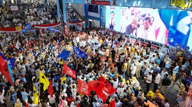 Di Tengah Masyarakat Banjarbaru, Prabowo Tegaskan Akan Terus Kerja Keras