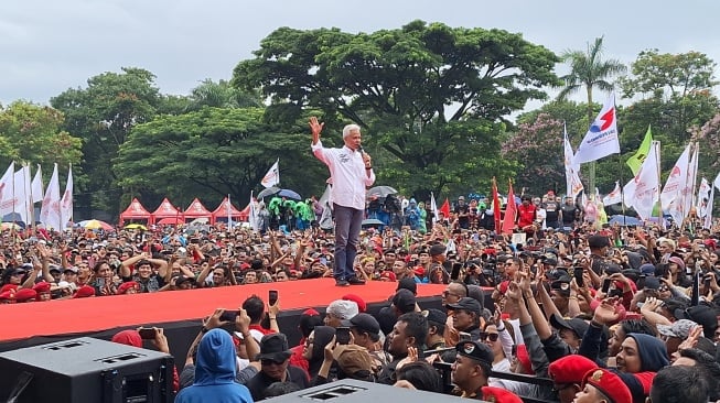 Ganjar Merinding dengan Pendukungnya di Bandung: Hujan Kering Tetap Setia, Kalian Luar Biasa!