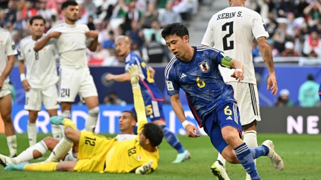 Gelandang timnas Jepang Wataru Endo tampil di Piala Asia 2023. [HECTOR RETAMAL / AFP]