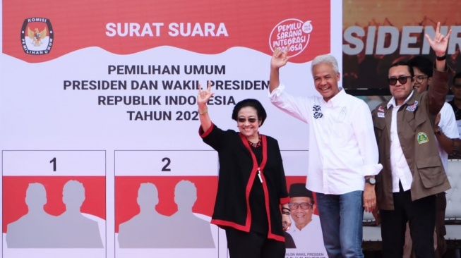 Ketua Umum PDIP Megawati Soekarnoputri saat menghadiri kampanye terbuka perdana pasangan capres-cawapres nomor urut 3, Ganjar-Mahfud di Lapangan Tegalega, Bandung, Jawa Barat, Minggu (21/1/2024). (Dok. DPP PDIP)