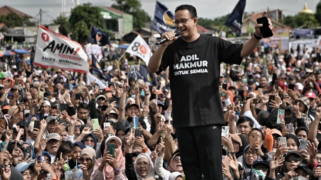 Anies Baswedan kampanye akbar di hari pertama di Lapangan Pinang WH, Tangerang, Banten, Minggu (20/1/2024). )Dok: Amin)