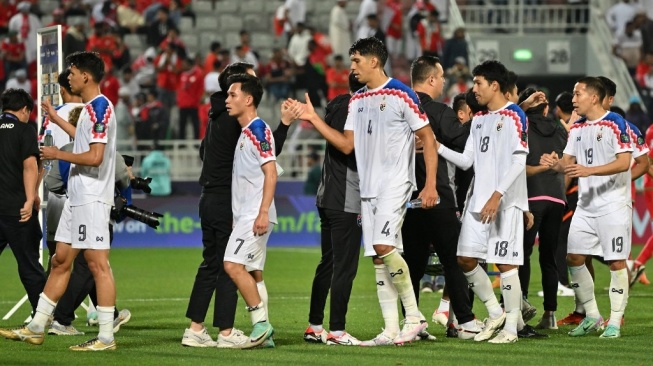 Para pemain Timnas Thailand usai laga Piala Asia 2023 kontra Oman di Stadion Abdullah bin Khalifa, Doha, Qatar, 21 Januari 2024. [HECTOR RETAMAL / AFP]