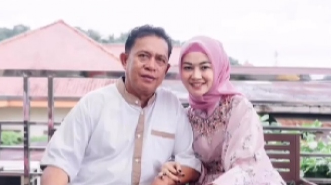 Rheny Yuliana istri Haji Alwi Ruslan. (Instagram)