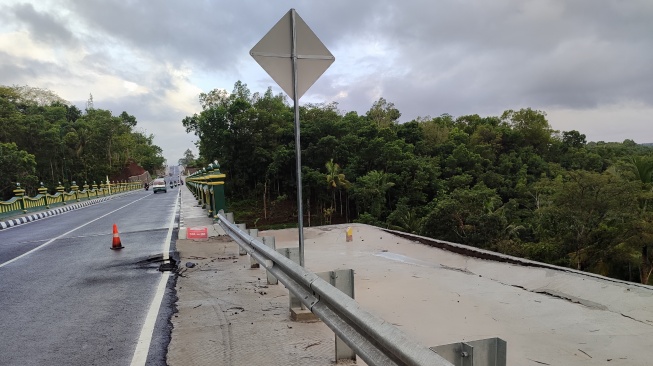 Belum Genap Sepekan Diresmikan Gubernur, Jembatan Ruas Jalan Sleman-Gunungkidul Retak dan Terancam Putus