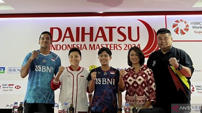 Para pengisi acara konferensi pers jelang Daihatsu Indonesia Masters 2024 yang digunakan diselenggarakan di dalam Istora Senayan Jakarta, Hari Senin (22/1/2024). (ANTARA/Arnidhya Nur Zhafira)
