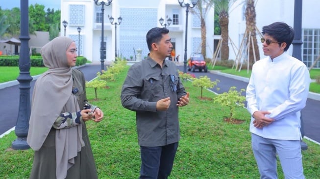 Atta Halilintar mengunjungi rumah mewah Ustaz Solmed dan April Jasmine. [Instagram]