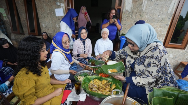 Nikmati Kuliner Nasi Liwet Solo, Fery Farhati Tegaskan Warisan Budaya ini Harus Dilestarikan