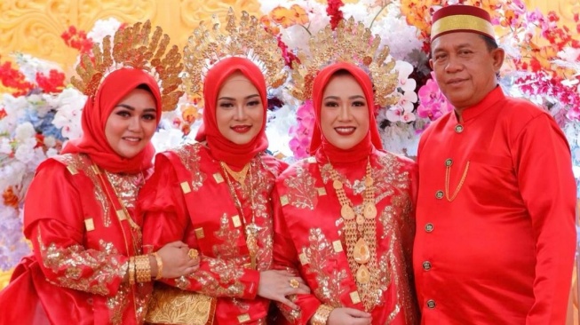 Punya Istri Tiga, Tabiat Ayah Mertua Putri Isnari Bikin Erie Suzan Semringah: Ada Sinyal ...