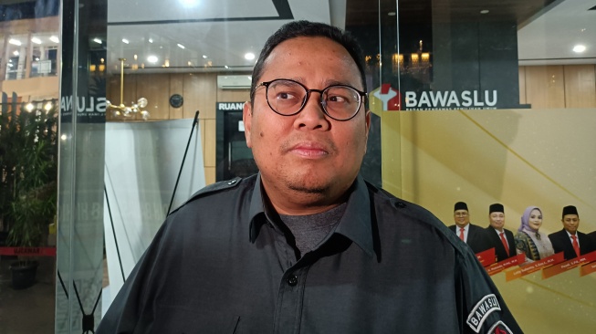 Bawaslu Telusuri Bansos dengan Stiker Prabowo-Gibran