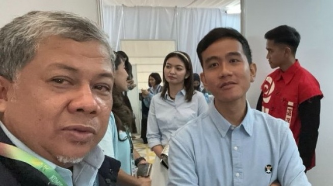 Foto Bareng Gibran, Fahri Hamzah Minta Anak Muda Tulis Sejarah dengan Pena Sendiri, Publik Beri Reaksi Mengejutkan