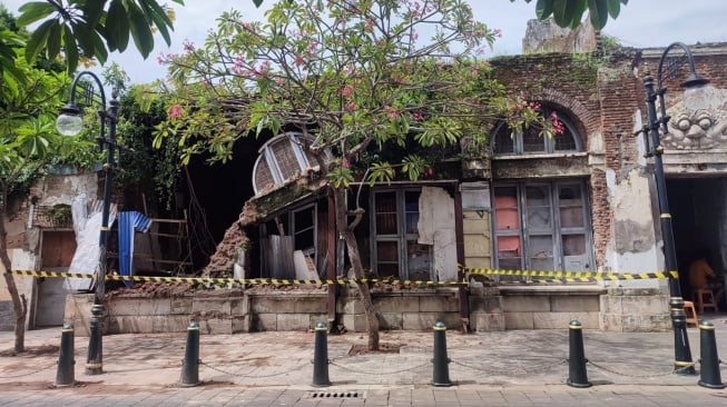 Duh! Gedung Bersejarah di Kota Lama Semarang Roboh