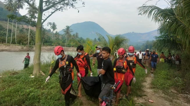 Remaja di Dairi Tewas Hanyut di Sungai, Jasad Korban Ditemukan Nyangkut di Kayu