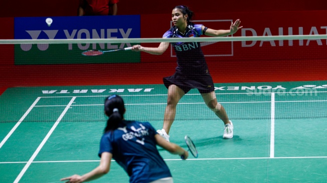 Pebulu tangkis Tunggal Putri Indonesia Gregoria Mariska Tunjung saat bertanding dengan Tunggal Putri Jerman Yvonne Li dalam babak 32 besar turnamen Indonesia Masters 2024 di Istora Senayan, Jakarta, Selasa (24/1/2024). [Suara.com/Alfian Winanto]