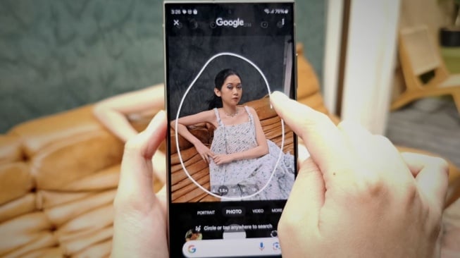 Circle to Search with Google. [Samsung Indonesia]