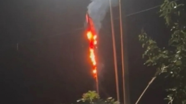 Heboh! Ketua RT di Malang Bakar Bendera PDI Perjuangan