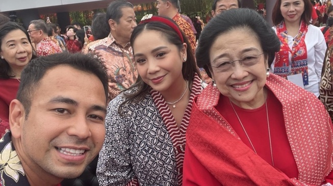 Raffi Ahmad foto bareng dengan Megawati Soekarnoputri (Instagram/@raffinagita1717)