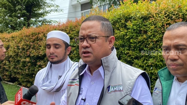 Ketua Tim Hukum Nasional Anies-Muhaimin (AMIN), Ari Yusuf Amir. (Suara.com/Rakha)