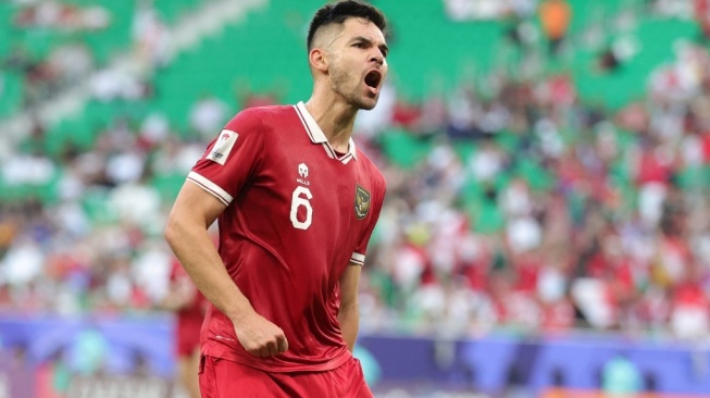 Bek Timnas Indonesia, Sandy Walsh merayakan golnya ke gawang Jepang pada laga Piala Asia 2023 di Stadion Al Thumama, Doha, Qatar, Kamis (24/1/2024) malam WIB.[Giuseppe CACACE / AFP]