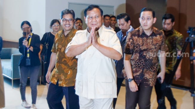 Calon Presiden nomor urut 2 Prabowo Subianto saat Kunjungi kantor Konferensi Waligereja Indonesia (KWI) di Jakarta, Jumat (26/1/2024). [Suara.com/Alfian Winanto]