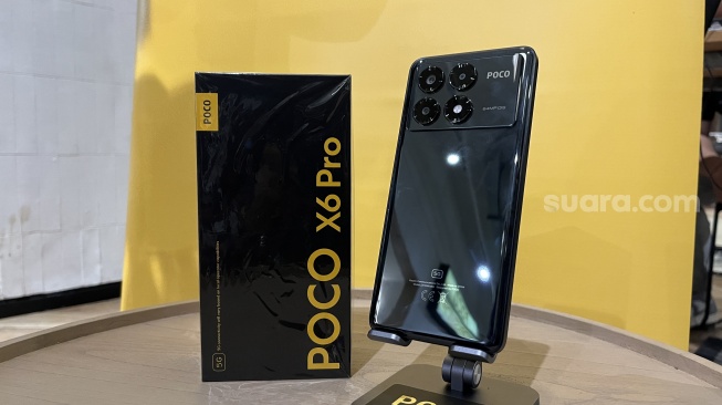 Poco X6 Pro 5G yang tersebut dikenalkan di area Indonesia pada Hari Jumat (26/1/2024). [Suara.com/Dicky Prastya]