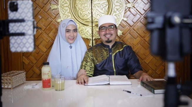 April Jasmine Kepergok Ketar-ketir Ustaz Solmed Pamer Bisnis dan Harta, Langsung Dipantau Ditjen Pajak