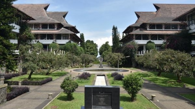 ITB Wajibkan Mahasiswa Beasiswa Kerja Patuh Waktu di Kampus, Pengamat Pendidikan: Bentuk Legalisasi Perbudakan!