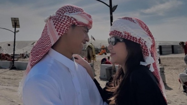 Potret Mesra Azizah Salsha dan Pratama Arhan di Qatar (Instagram/@azizahsalsha_)