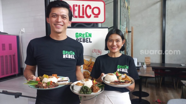 CEO & Co-Founder Green Rebel, Gelga Angelina pada acara kolaborasi menu plant based vegetarian dalam Delico Cafe, Sudirman, DKI Jakarta Selatan hari terakhir pekan (27/1/2024). (Dini/Suara.com)