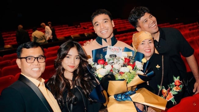 Fuji di acara gala premiere film Fadly Faisal (Instagram/@fuji_an)