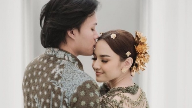 Potret Rizky Febian dan Mahalini saat bertunangan (Instagram/@mahaliniraharja)