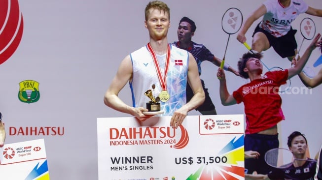 Kalahkan Wakil Kanada, Anders Antonsen Si Istora Boy Juara Indonesia ...