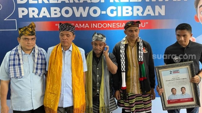 Kelompok Pemuda Rantau Sulawesi Tenggara atau Sultra menyatakan dukungan kepada pasangan capres-cawapres nomor urut 2 Prabowo-Gibran. (Suara.com/M Yasir)