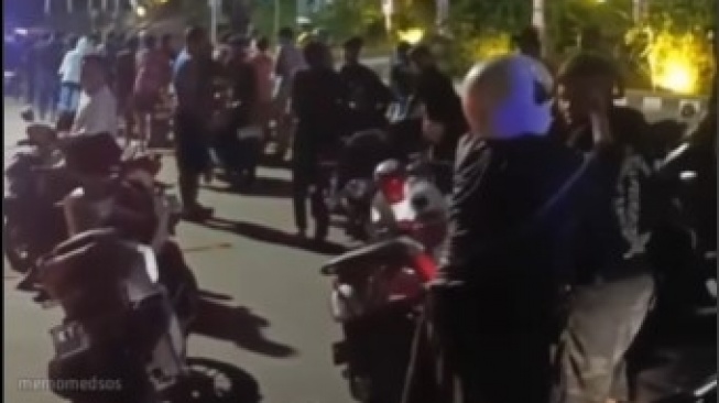 Nyesek! Anak Ikut Balap Liar, Emak-emak Ngamuk: Mamamu Jualan di Pasar Kasihan