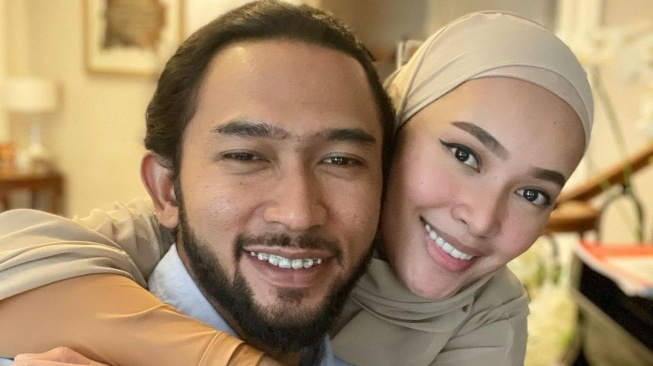 Alfie Alfandy dan istri, Fitri Arifin (Instagram/fitriarifinfw)