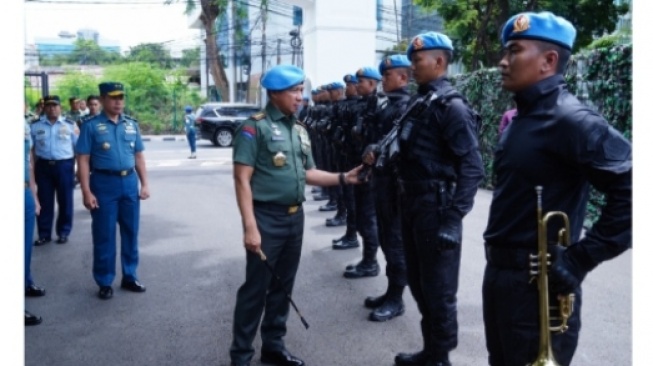 Sikap Paspampres Jokowi Tuai Pujian, Mayor Teddy Diminta Bisa Tiru: Gak Usah Lebay