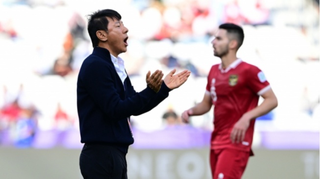 Indonesian National Team Coach, Shin Tae-yong (left).  (pssi.org)