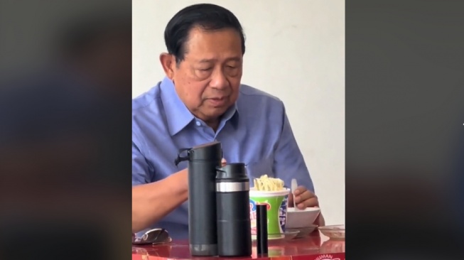 Momen SBY Makan Pop Mie Jadi Sorotan, Publik Langsung Sedih: Enggak Ditemani Lagi Bu Ani