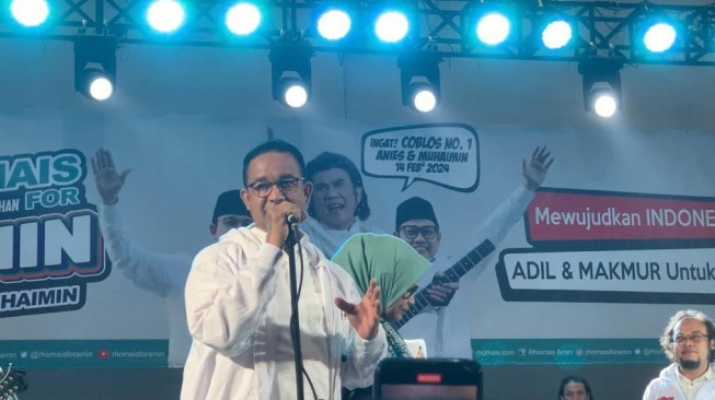 Dapat Dukungan 'Satria Bergitar', Anies Baswedan: di Sana Punya Bansos, di Sini Punya Rhoma Irama