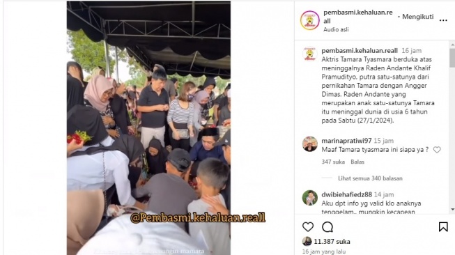 Tamara Tyasmara menangis di makam anaknya [Instagram/@pembasmi.kehaluan.reall]